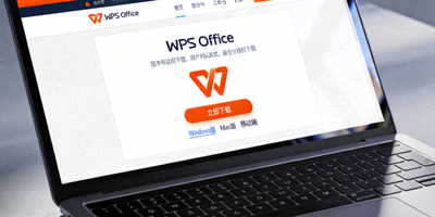 电脑屏幕上显示WPS Office官网下载页面，浏览器地址栏清晰可见